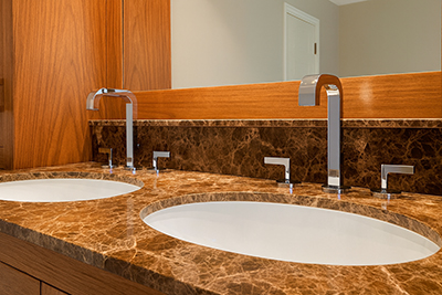 Столешницы из натурального камня в ванную